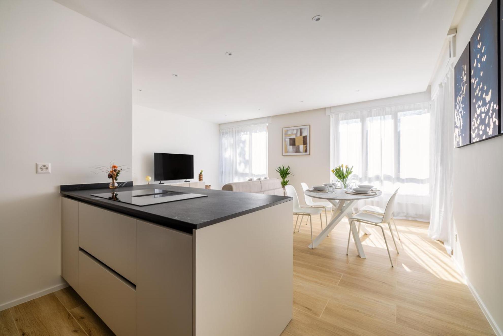 Family Joy - Location & Garage